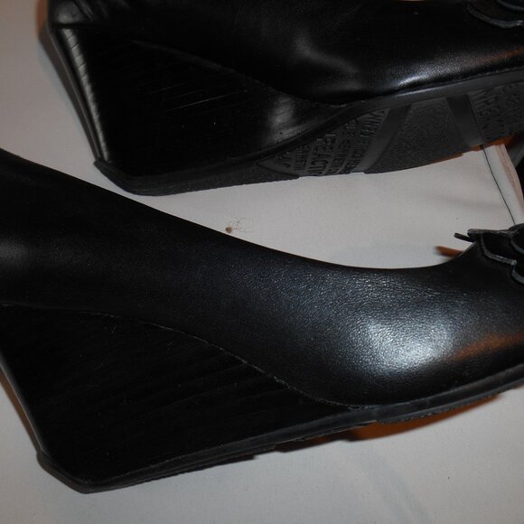 KENNETH COLE BLACK EMBELLISHED OPEN TOE WEDGE SHOE RIGHT SHOE 7M LEFT SHOE 7.5M - Picture 6 of 10